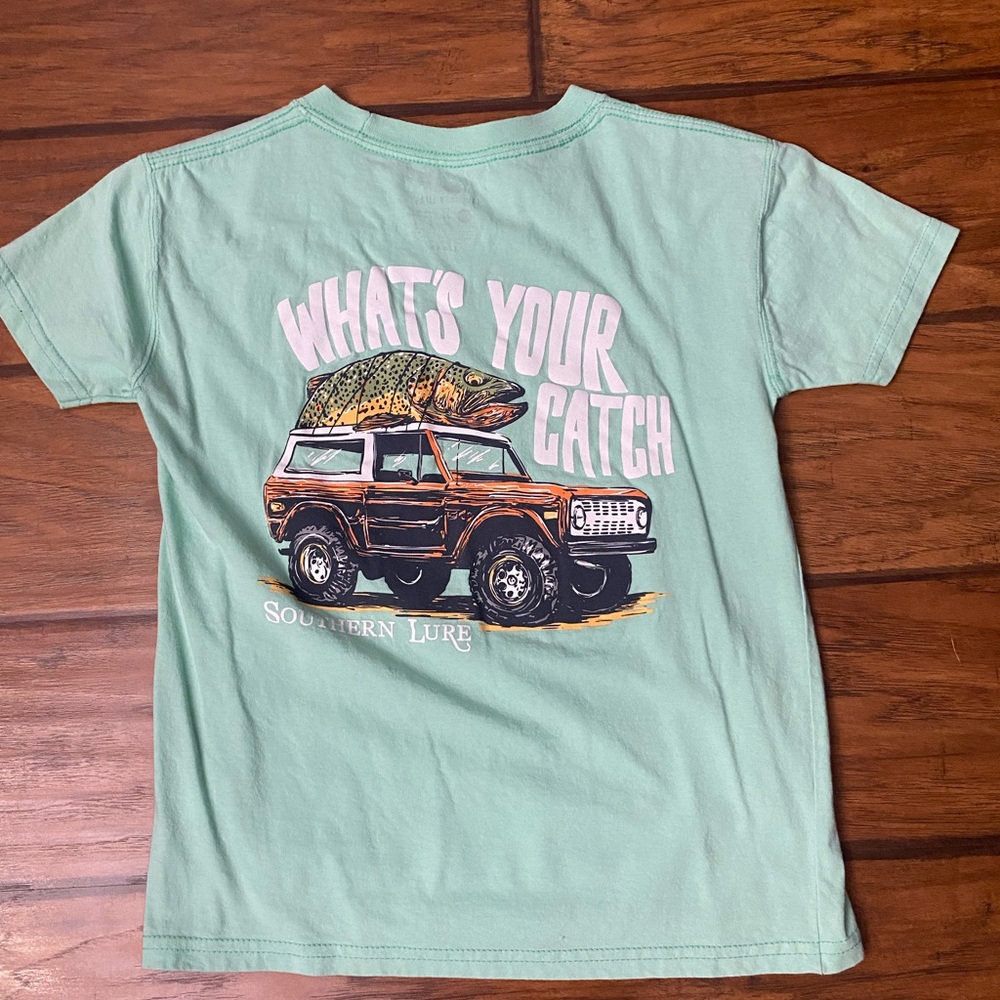 Southern Lure Boys Graphic T-Shirt Size Medium